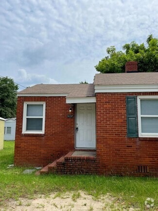Building Photo - 3137 Lake Forest Dr