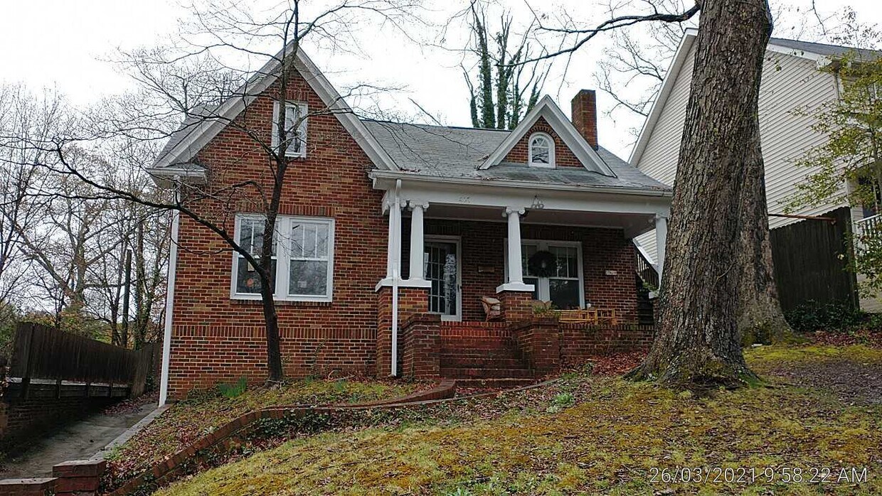 407 Warren St Unit B, Greensboro, NC 27403 Apartments in Greensboro, NC