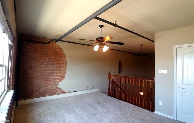 Building Photo - 208 N Bryan Ave