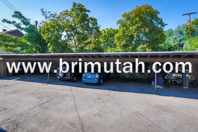 Foto del edificio - 5 W 300 N