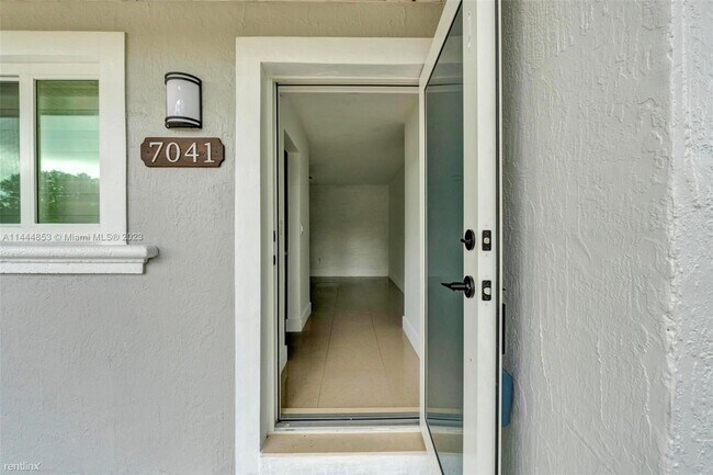 Foto del edificio - 3 br, 1 bath House - 7041 Taylor St