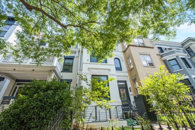 Foto del edificio - Lovely 1 BR/1.5 BA Condo in Columbia Heights!
