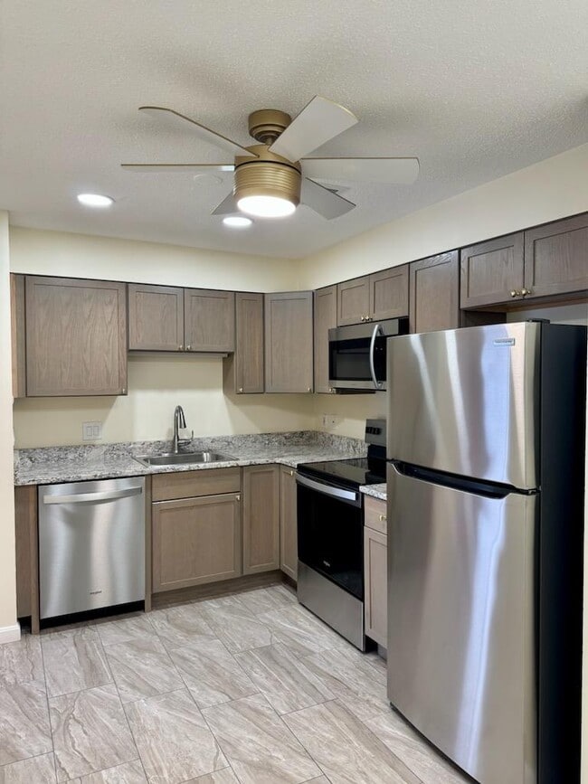 Foto del edificio - 1004 Paradise Rd