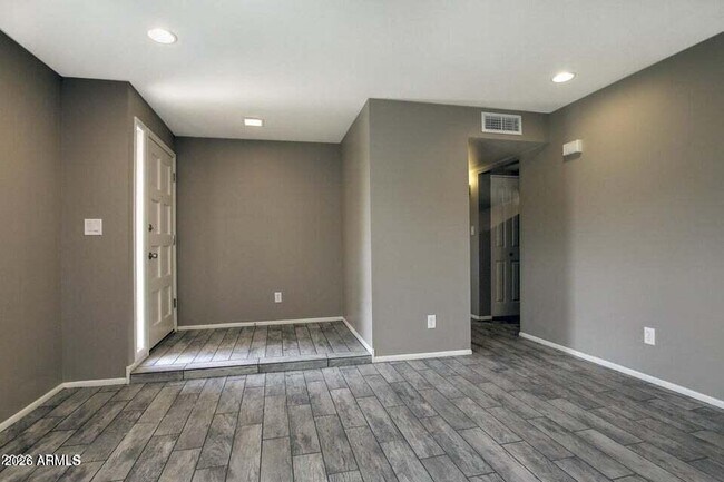 Foto del edificio - 8335 E Vista Dr