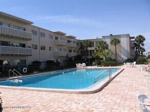 Building Photo - 223 Columbia Dr