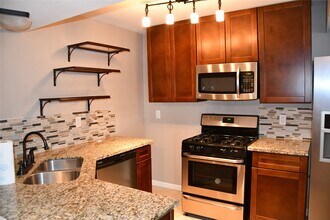 Building Photo - 2316 Shadowdale Dr