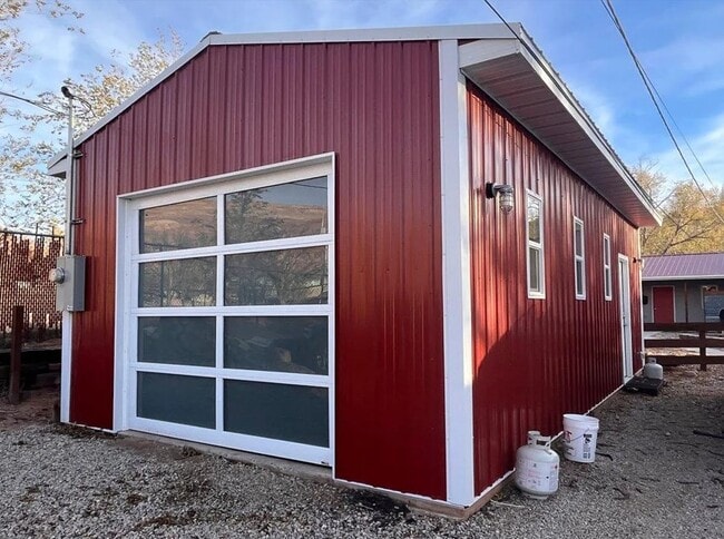 Building Photo - 640 Locust Ln