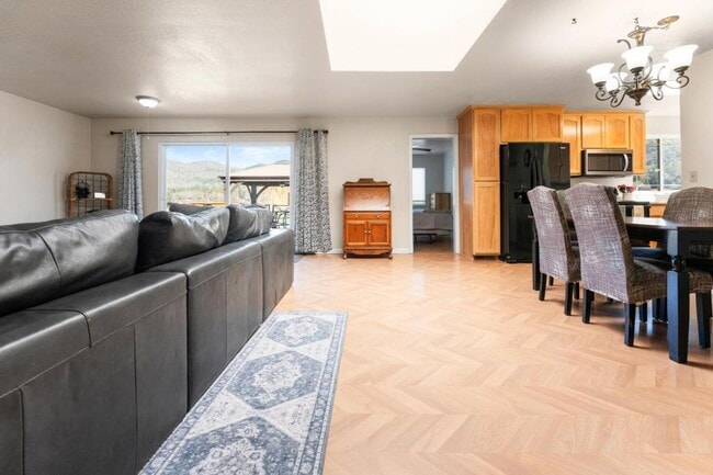 Building Photo - 255 Foots Creek Rd