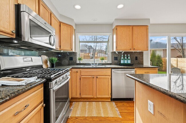 Foto del edificio - Immaculate 3 bed with lg fenced yard