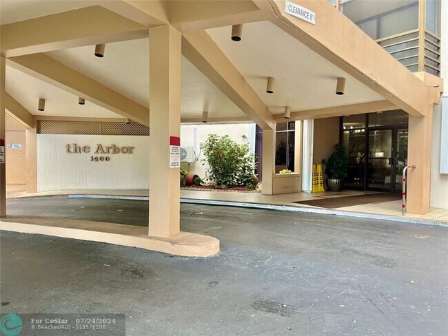 Foto del edificio - 1400 St Charles Pl