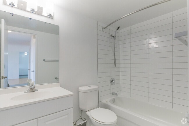 2BR, 1BA - 1,032SF - Bathroom - 30 Carabob Court