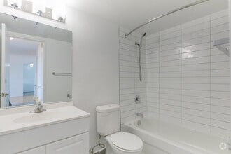 2BR, 1BA - 1,032SF - Bathroom - 30 Carabob Court