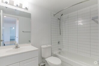 2BR, 1BA - 1,032SF - Bathroom - 30 Carabob Court