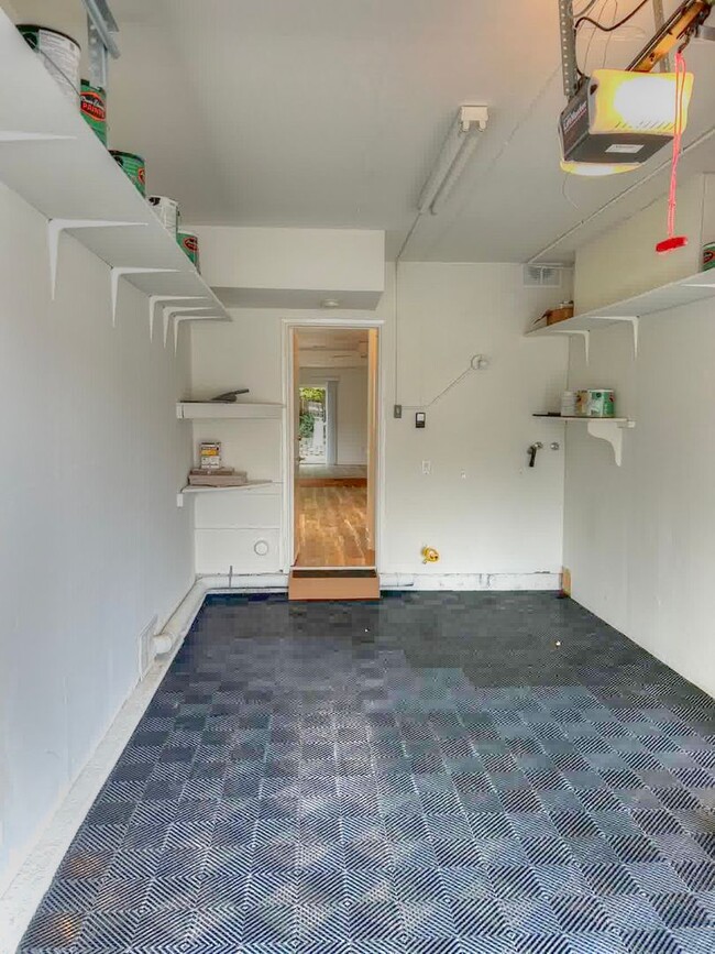 Building Photo - 33936 Alcazar Dr