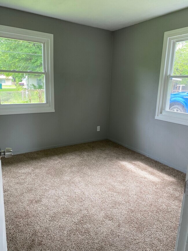 Building Photo - 1129 Saint Michael Dr