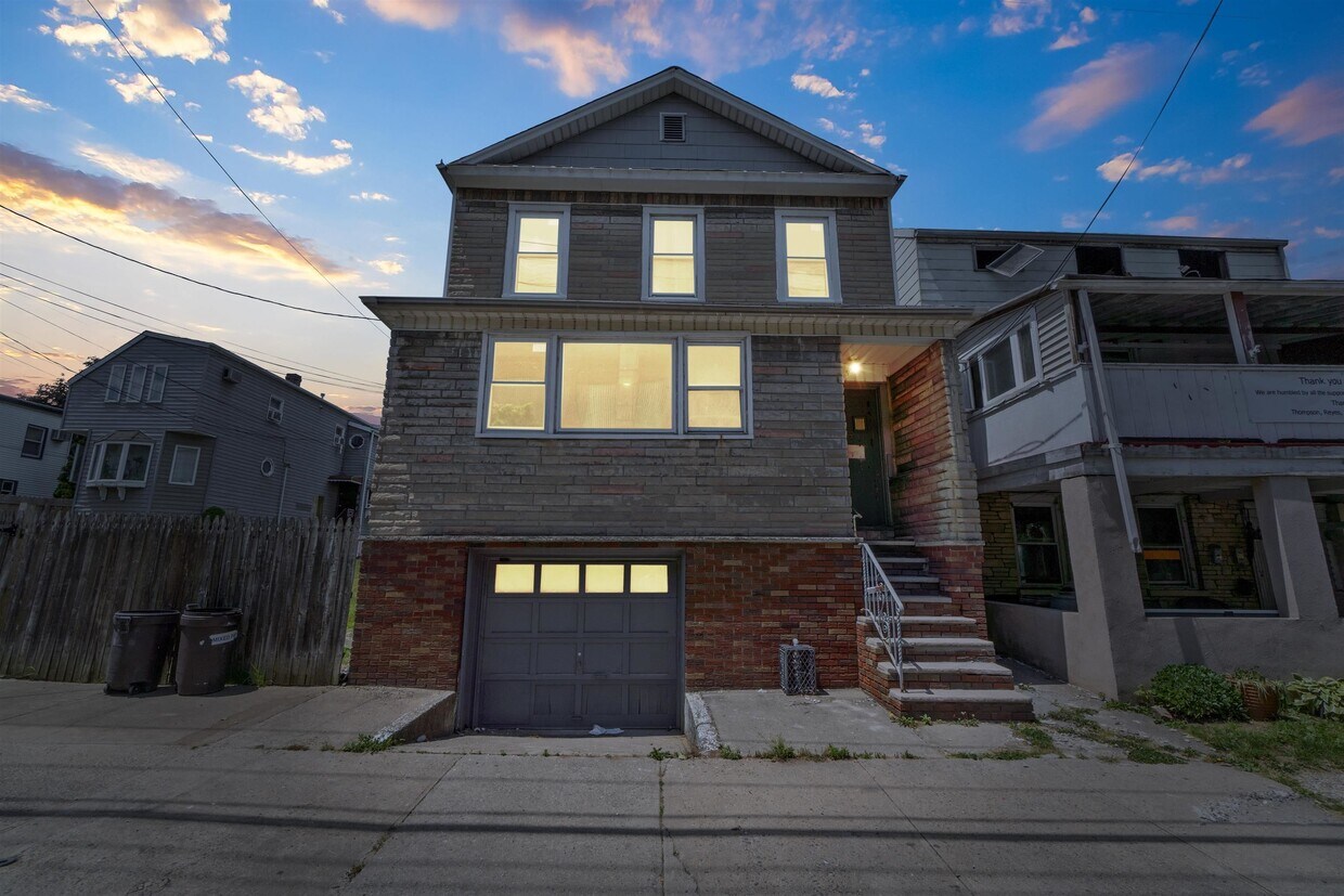 Primary Photo - 93 Hobart Ave