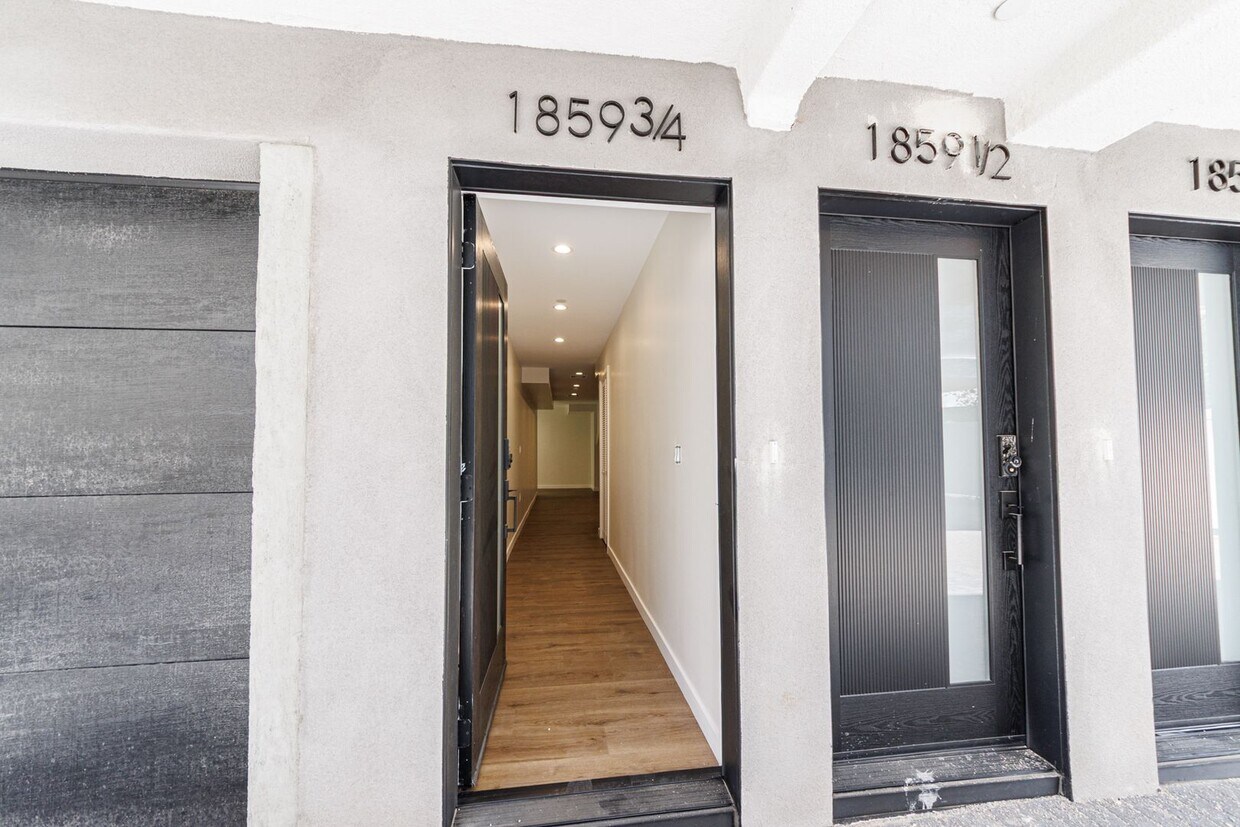 Foto principal - Fresh, Modern 2BR/3BA Townhome – 704 Sq Ft