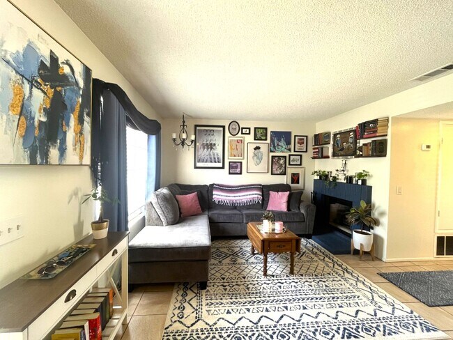 Foto del edificio - 2 bed, 1.5 bath in Riverside, CA!