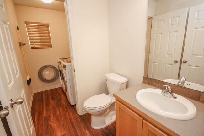 Foto del edificio - Lovely 3 Bedroom Auburn Condo