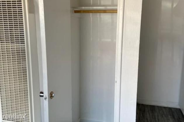 Building Photo - 1 br, 1 bath Townhome - 1350 N Craycroft Rd