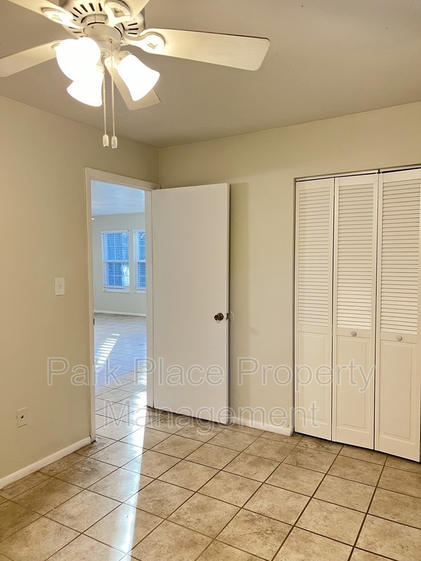 Building Photo - 7210 SW 45th Pl
