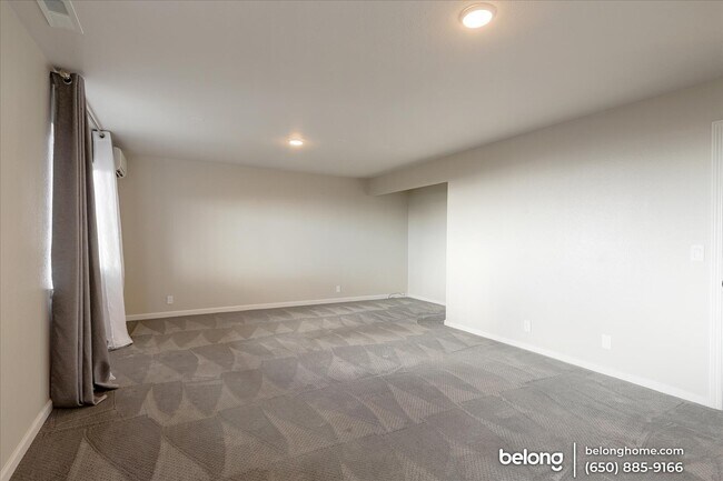 Building Photo - 1831 Manzanita Dr
