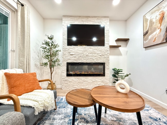 Foto del edificio - 3229 S Sherbourne Dr