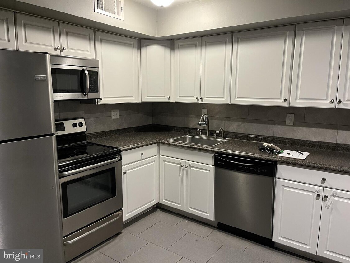 Foto principal - 1203 Berwyck Ct