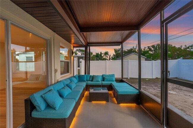 Foto del edificio - 1461 Royal Rd