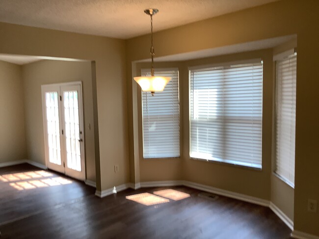Building Photo - 848 Hunters Glen Drive