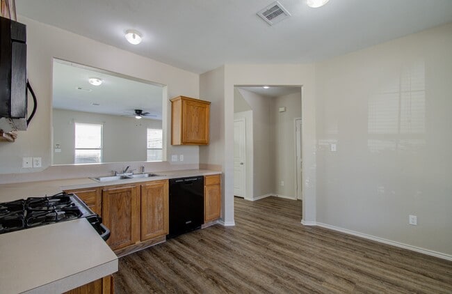 Foto del edificio - 16830 Mammoth Springs Dr