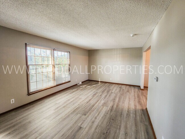 Building Photo - Spring Special $1750 first six months!  Sp...