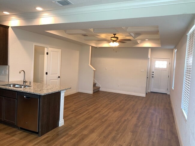 Building Photo - 3/2.5/1.5 Duplex /Easy access to I-35 / Fridge, Washer, Dryer / Fenced in yard / NBISD
