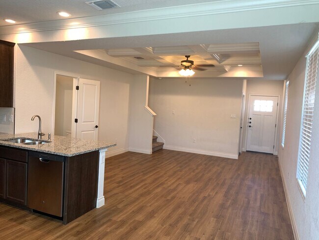 Foto del edificio - 3/2.5/1.5 Duplex /Easy access to I-35 / Fridge, Washer, Dryer / Fenced in yard / NBISD