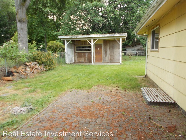 Building Photo - 3 br, 1 bath House - 6224 E 'B' St