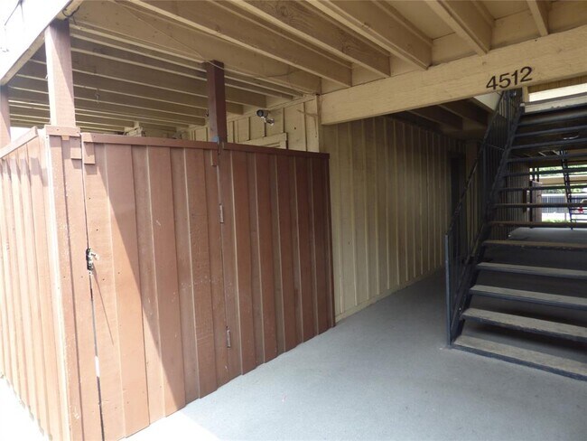 Building Photo - 4512 Amesbury Dr