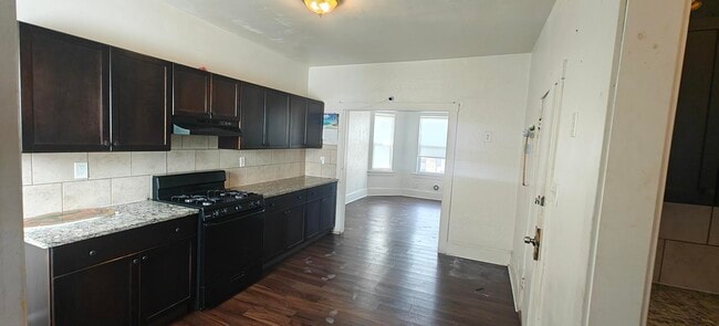 Building Photo - 241 Walnut St