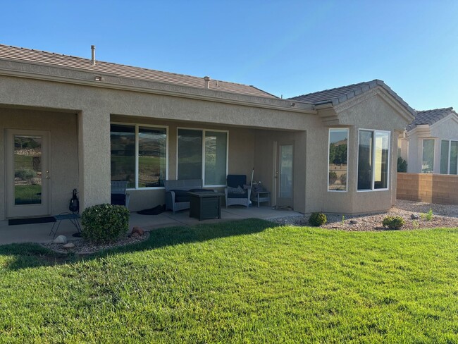 Foto del edificio - Single Level Home in Sun River With Golf C...