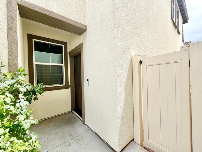 Foto del edificio - Iris Park Gem | 4 Bedrooms, Loft, and Modern Upgrades Throughout