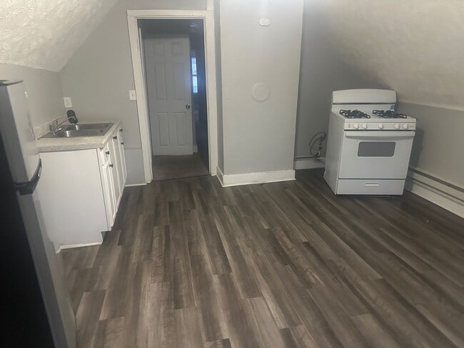 Building Photo - 10022 Parkgate Ave