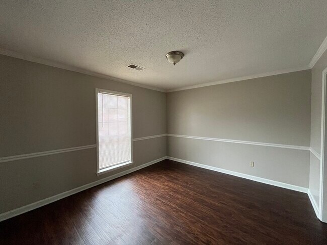 Building Photo - 1050 Trappers Cove
