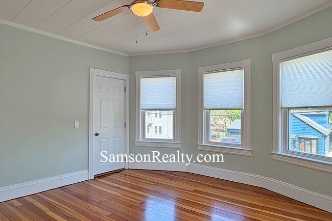 Foto del edificio - 792 Mineral Spring Ave