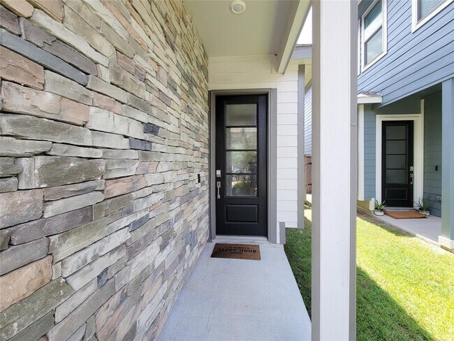 Building Photo - 4743 Glen Isle Dr