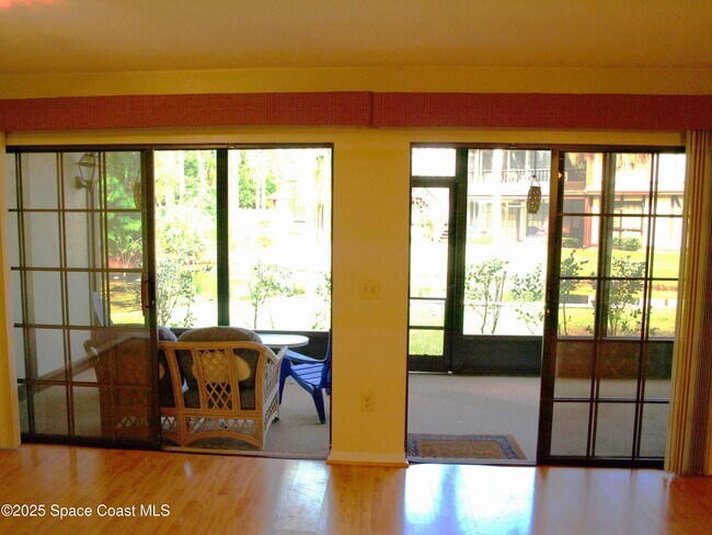 Foto del edificio - 831 Greenwood Manor Cir