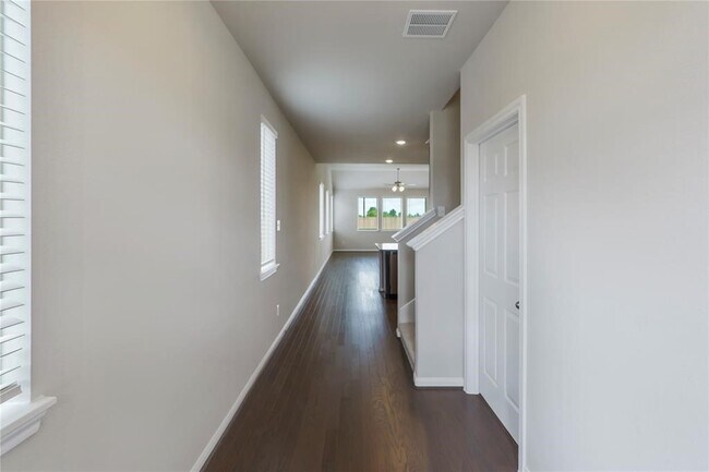 Foto del edificio - 26010 Steele Flower Dr