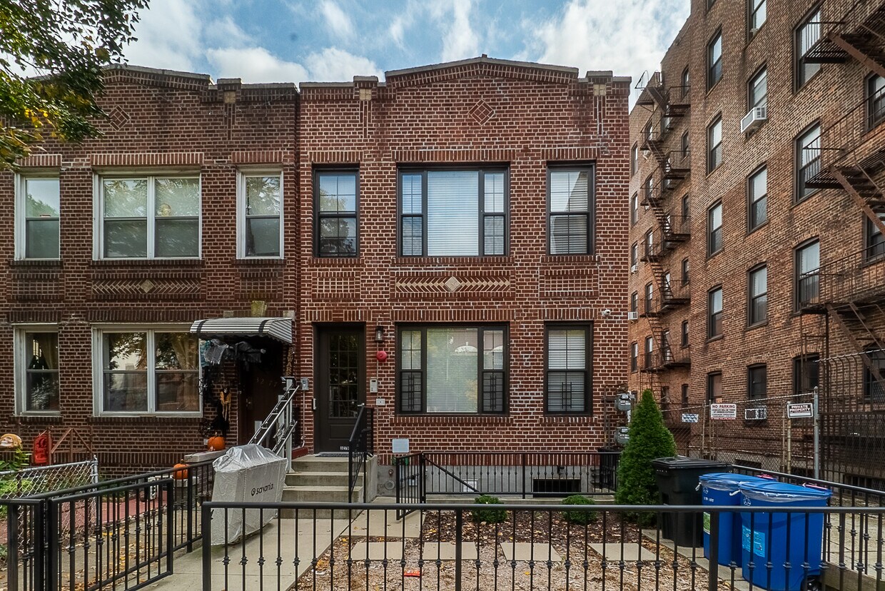 Foto principal - 3279 33rd St