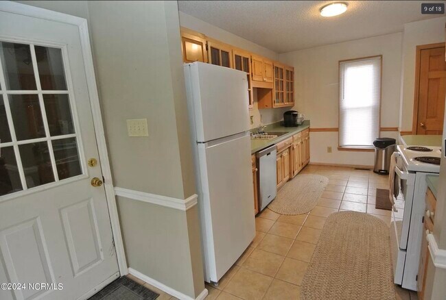 Building Photo - 3044 Red Fox Rd
