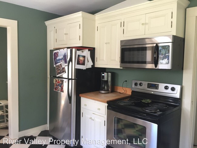 Foto del edificio - 3 br, 1.5 bath House - 52 Church St