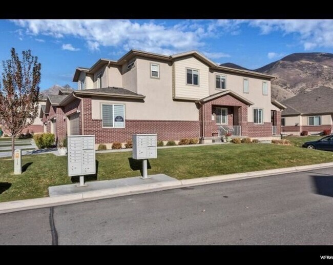 Building Photo - 9582 N Deerfield Ln