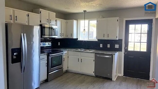 Foto del edificio - 425 Revels Dr